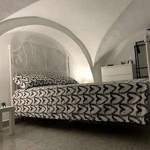 Buatta House , Aeroporto di Catania Fontana Rossa Italia
